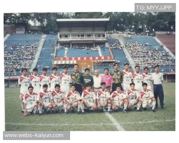 广州足球队技术变革引发热议探索新战术与球员培养模式的创新之路 广州足球队技术变革引发热议探索新战术与球员培养模式的创新之路